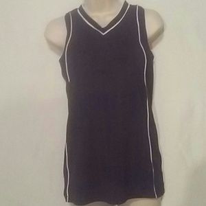 2)Teamwork. Athletic apparel